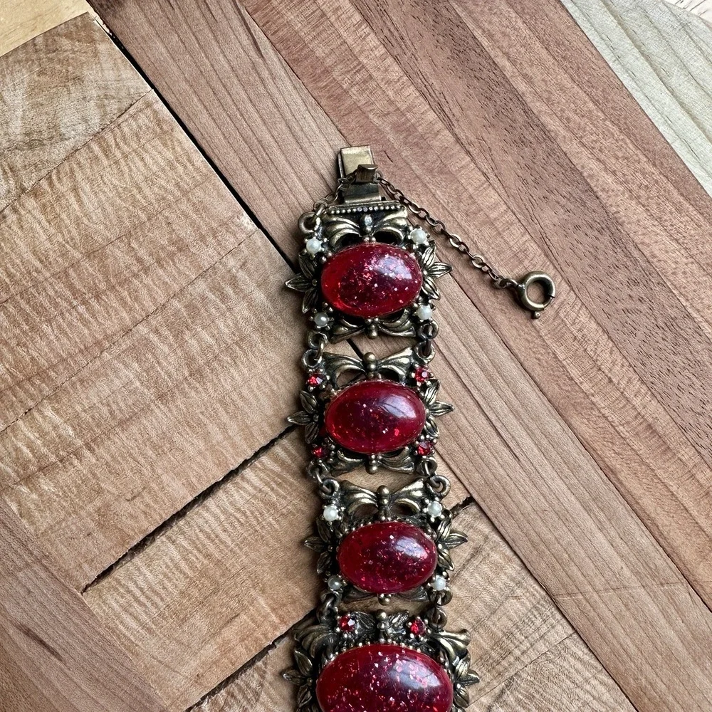 VTG 1950s-60s Victorian Revival Bracelet 6.75 Inch‎ Red Confetti Acrylic Flowers